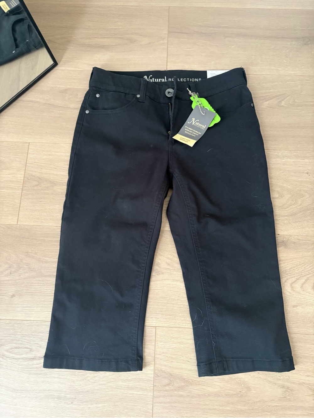 Natural Reflections Women's Black Capri